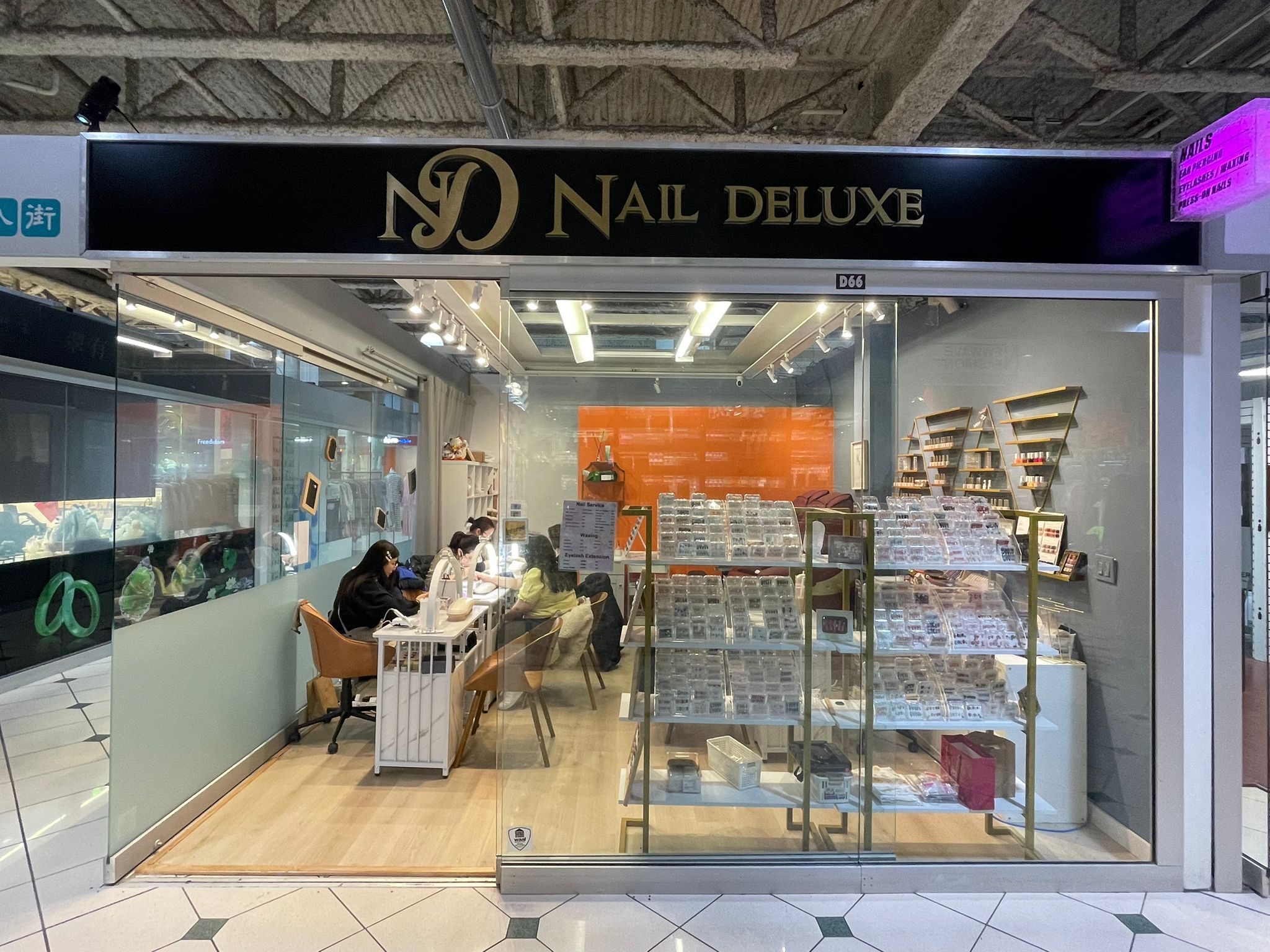 Nail Deluxe